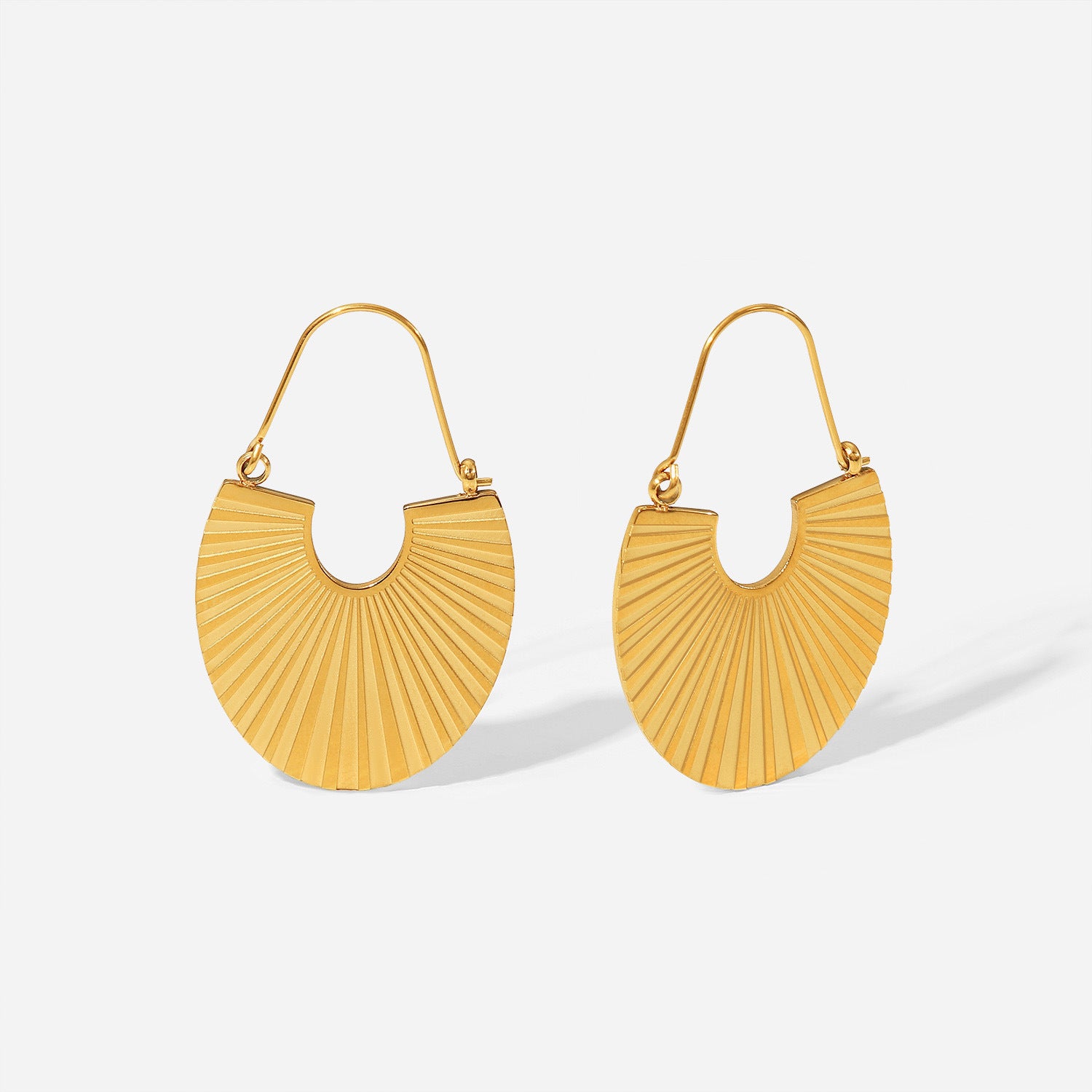 18K Gold Scalloped Rib Earrings – Scandinavian Designer Style