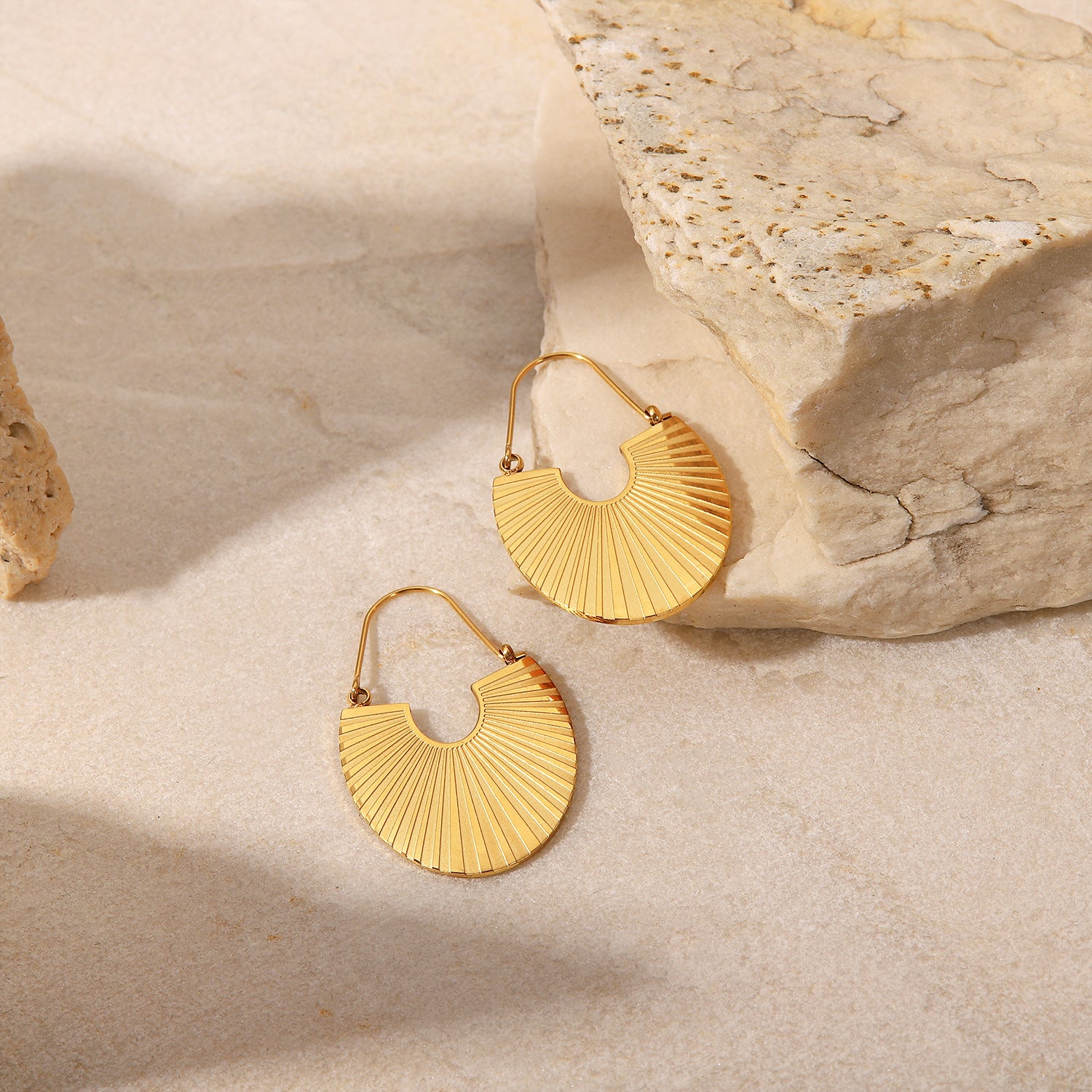 18K Gold Scalloped Rib Earrings