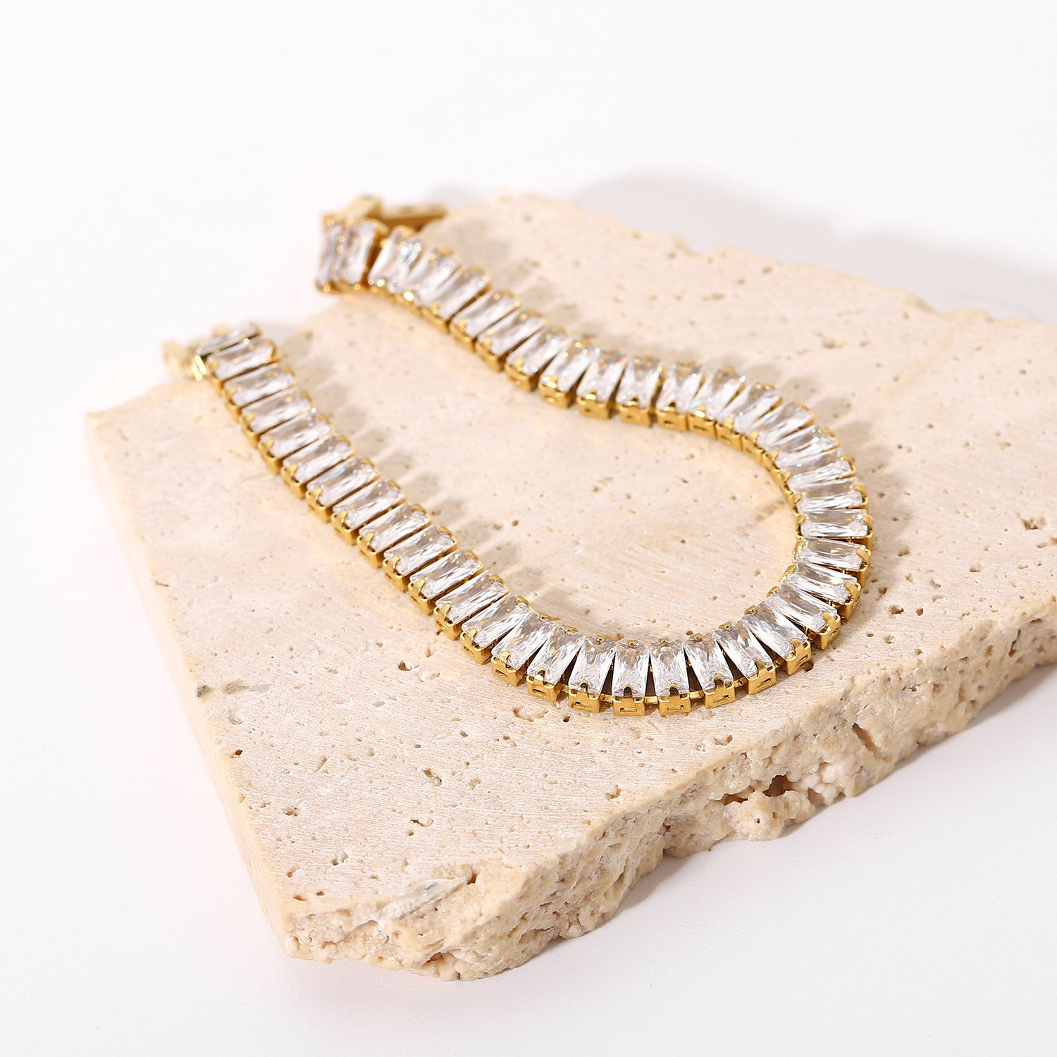 Shiny Cube Bracelet – Elegant Minimalist Geometric Jewelry