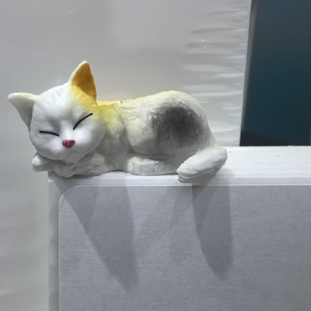 Cute Cat Figurine Mini Desk & Car Console Decoration