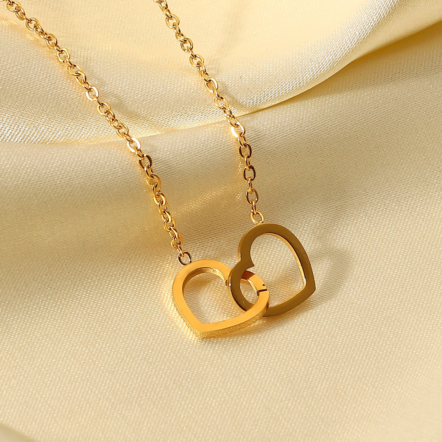 18K Gold Double Heart Necklace – Elegant Romantic Gift