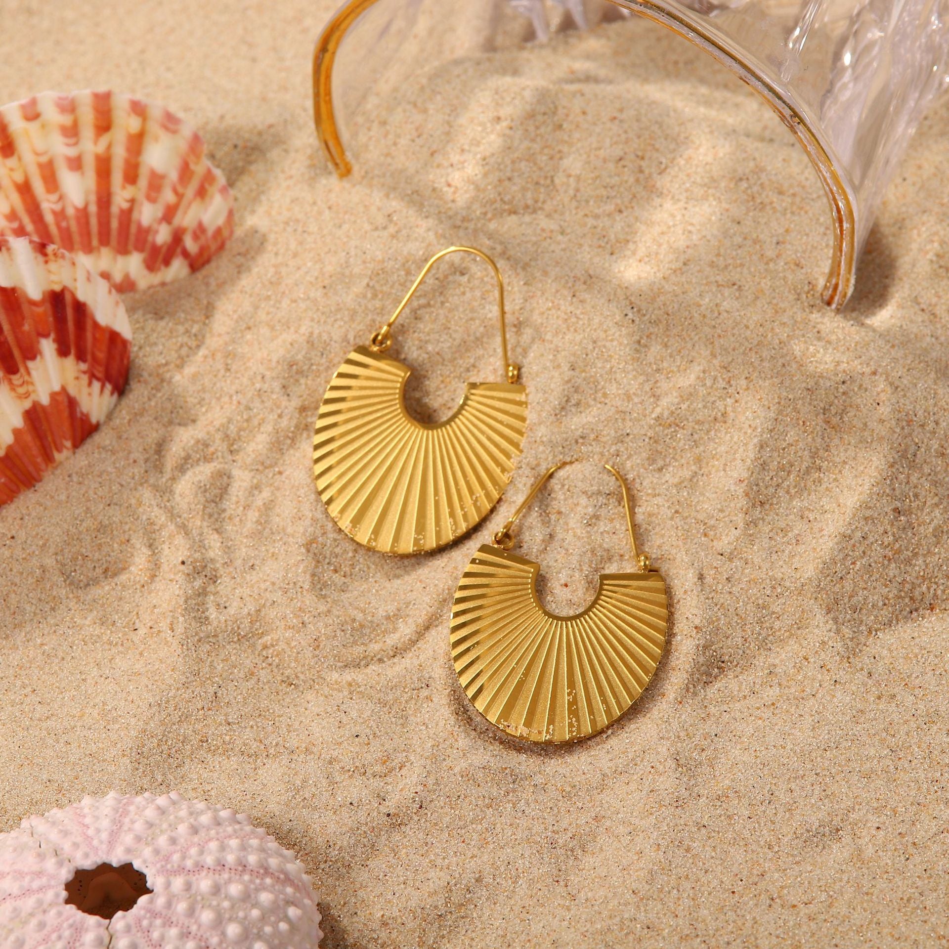 18K Gold Scalloped Rib Earrings